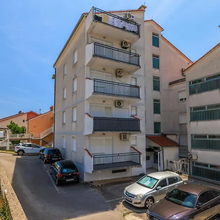 Benjamin Apartment