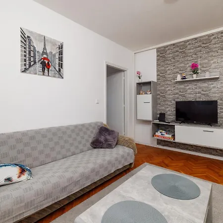 Benjamin Apartment *